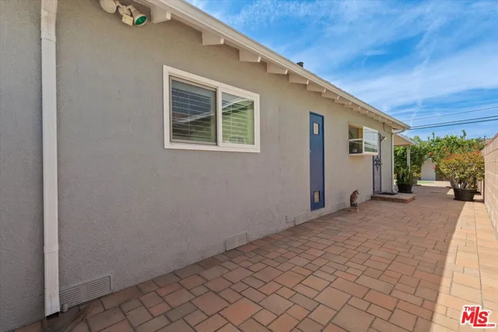 9313 Hayvenhurst Avenue, North Hills, California 91343