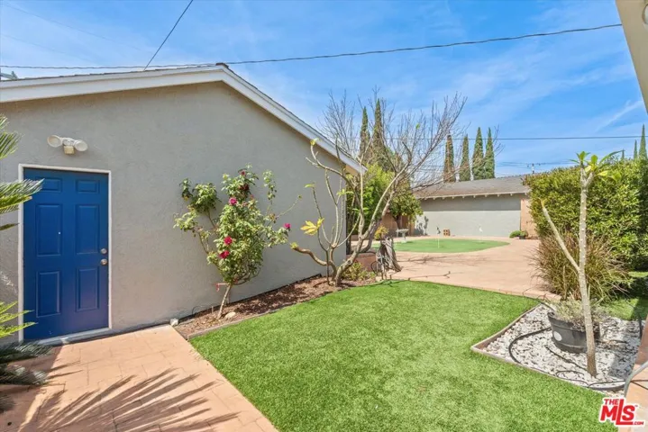 9313 Hayvenhurst Avenue, North Hills, California 91343