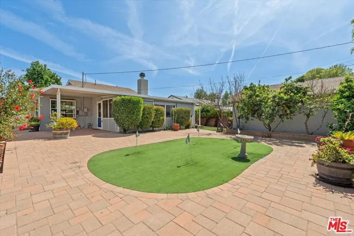 9313 Hayvenhurst Avenue, North Hills, California 91343