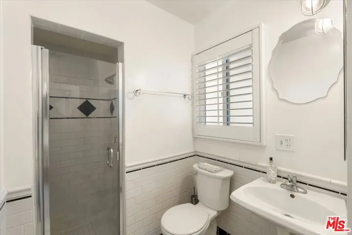 9313 Hayvenhurst Avenue, North Hills, California 91343