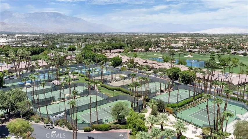 Bocce, tennis, pickleball + more at The Lakes CC