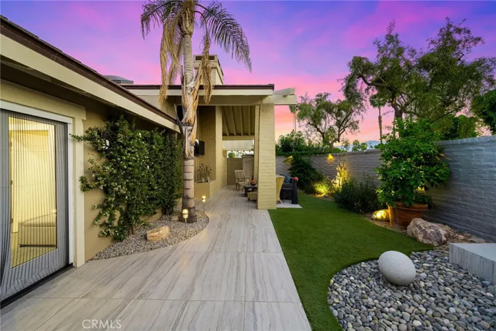 Large private side yard