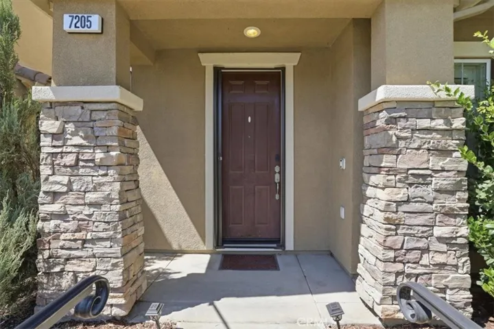 7205 Enclave, Eastvale, California 92880