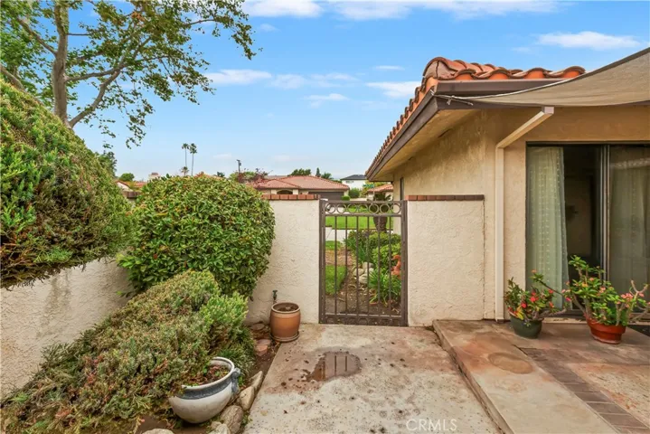 880 El Mirador, Upland, California 91784