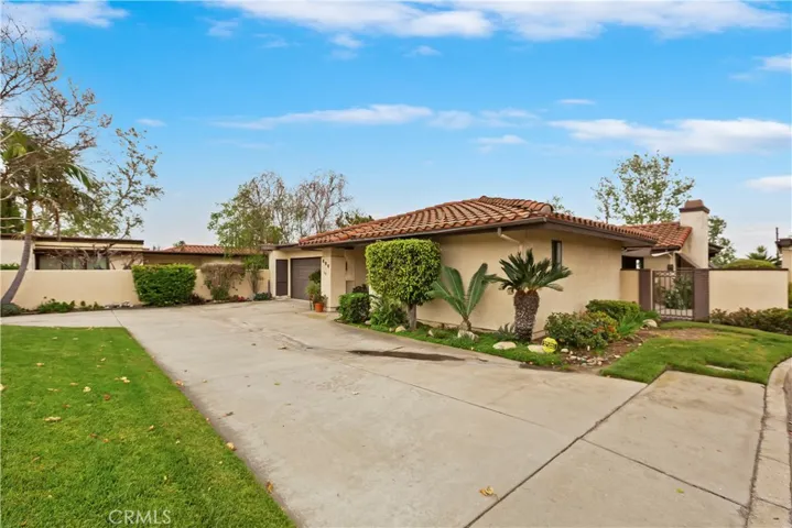 880 El Mirador, Upland, California 91784