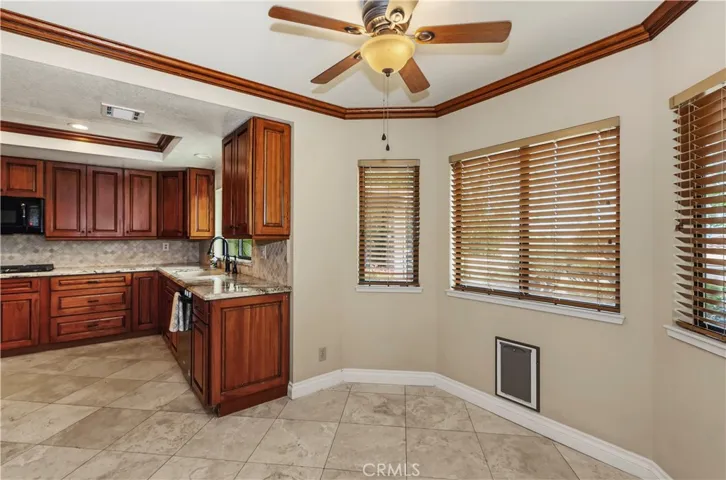 Breakfast area/nook off kitchen