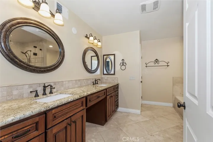 Remodeled primary bath w/dual vanities