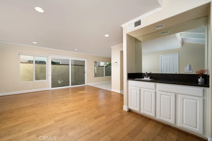 Extra Room off Kitchen with Wet Bar