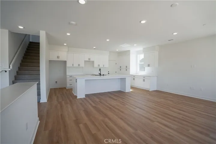 Livingroom & Kitchen