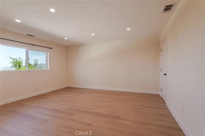 10425 Pinyon Avenue, Tujunga, California 91042