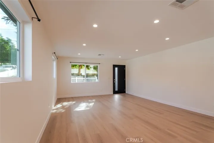 10425 Pinyon Avenue, Tujunga, California 91042