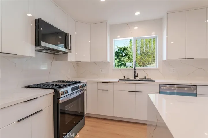 10425 Pinyon Avenue, Tujunga, California 91042