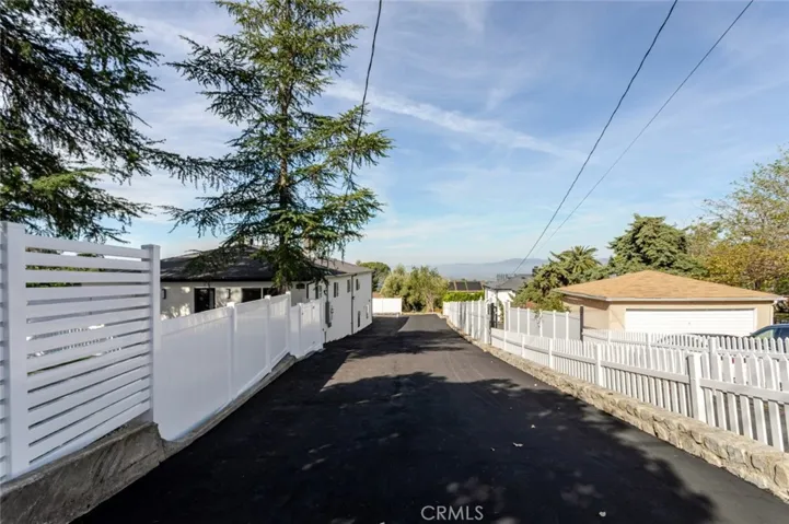 10425 Pinyon Avenue, Tujunga, California 91042