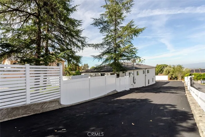 10425 Pinyon Avenue, Tujunga, California 91042