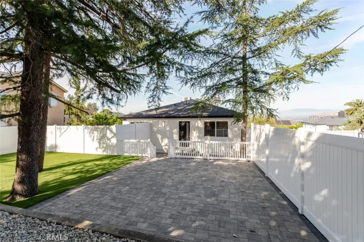 10425 Pinyon Avenue, Tujunga, California 91042