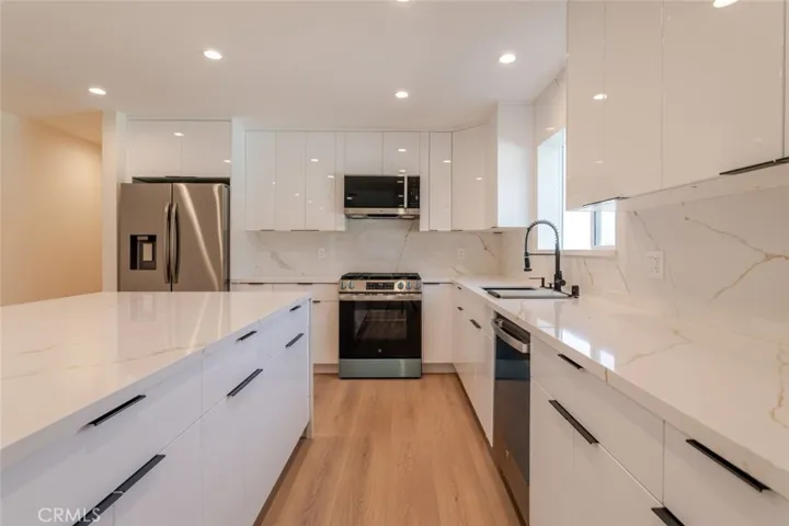 10425 Pinyon Avenue, Tujunga, California 91042