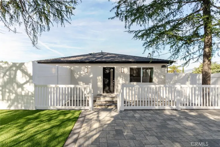 10425 Pinyon Avenue, Tujunga, California 91042