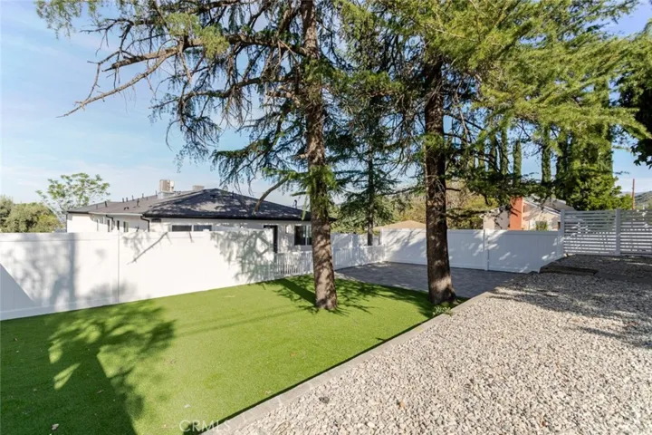 10425 Pinyon Avenue, Tujunga, California 91042