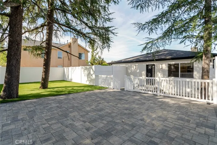 10425 Pinyon Avenue, Tujunga, California 91042