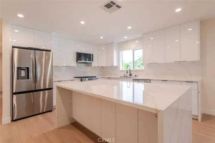 10425 Pinyon Avenue, Tujunga, California 91042