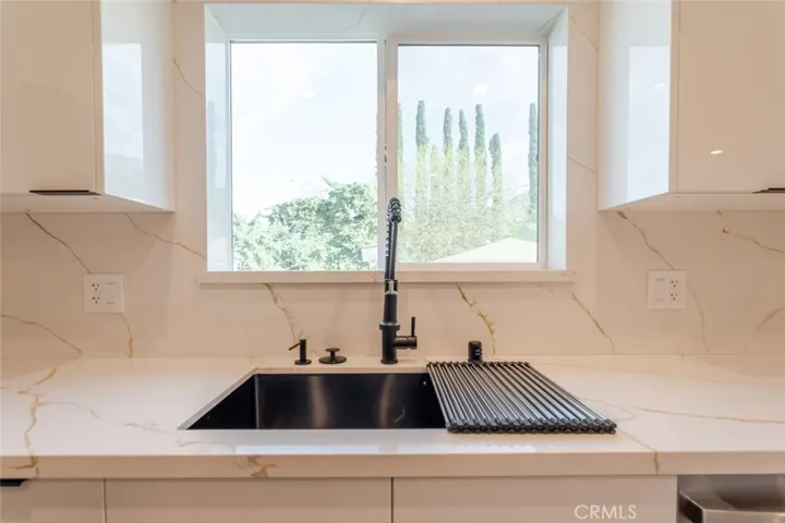 10425 Pinyon Avenue, Tujunga, California 91042