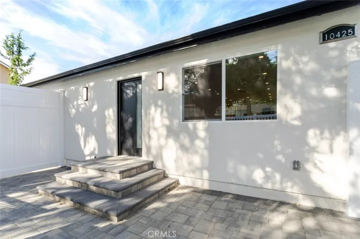 10425 Pinyon Avenue, Tujunga, California 91042