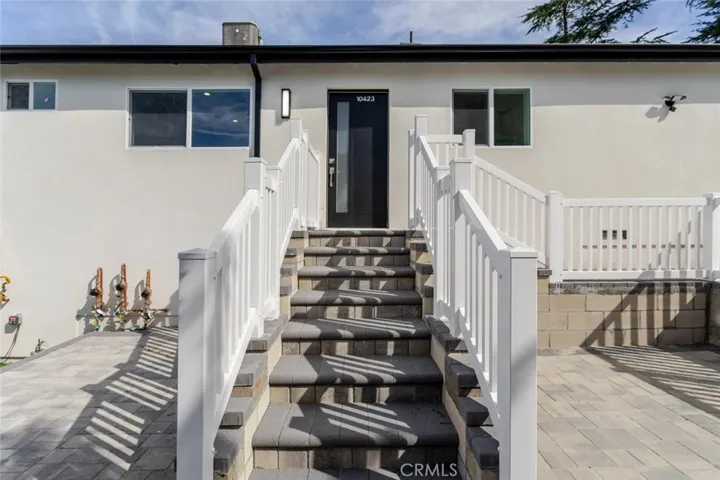 10423 Pinyon Avenue, Tujunga, California 91042