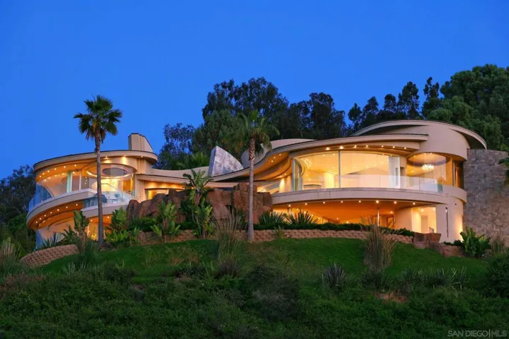 7455 Hillside Dr, La Jolla, California 92037