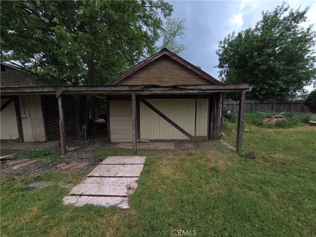 One car garage.
