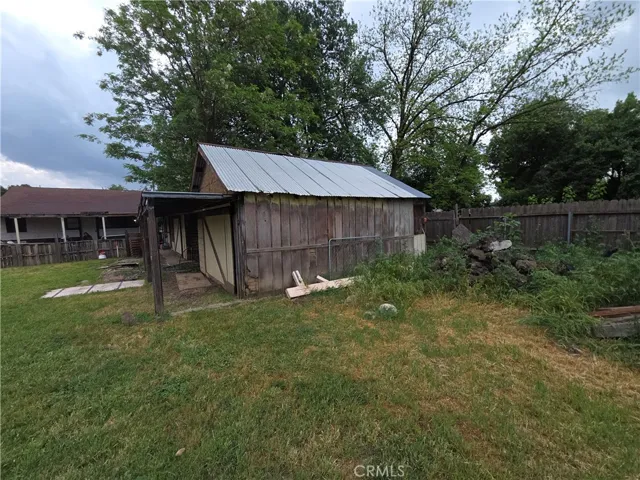 Single car detached garage in back yard.