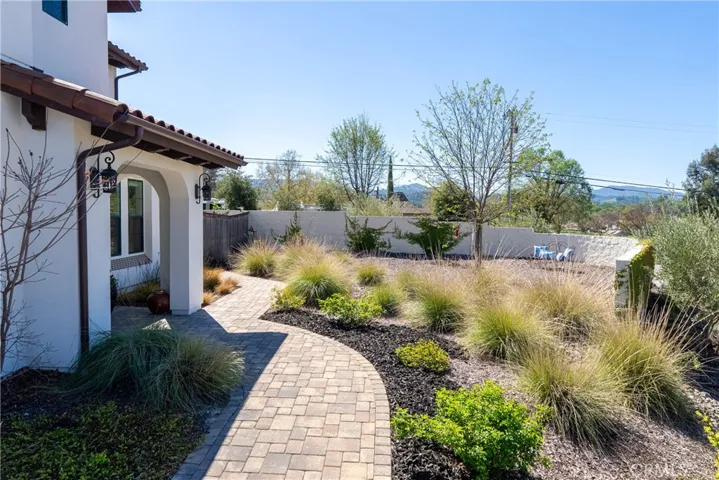 9300 Via Castillo, Atascadero, California 93422