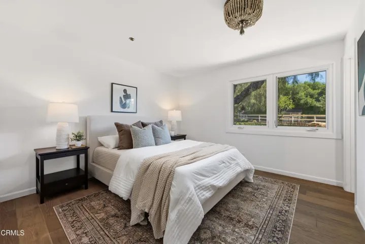 2485 Park St Web-13