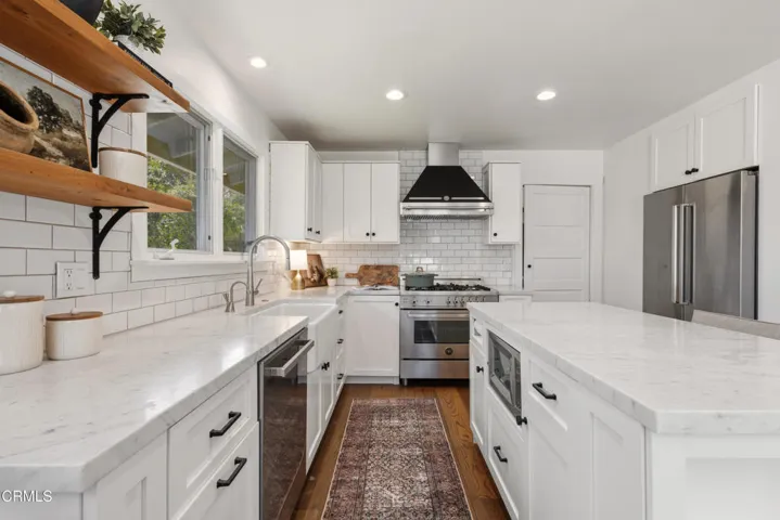 2485 Park St Web-18