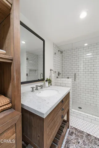 2485 Park St Web-44