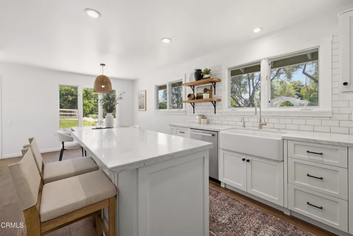 2485 Park St Web-21