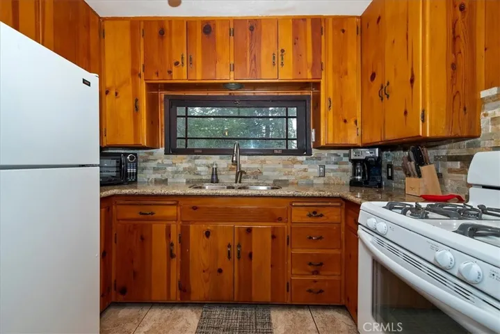770 Cottage Grove, Lake Arrowhead, California 92352