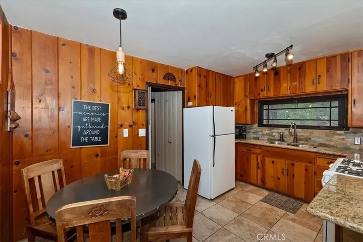770 Cottage Grove, Lake Arrowhead, California 92352