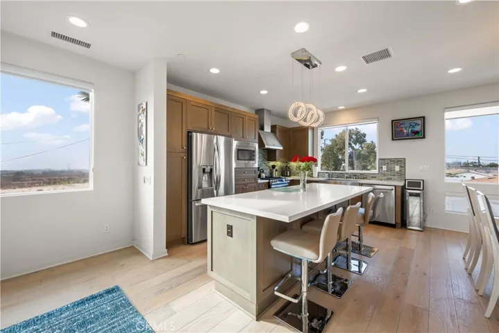 1068 Hampton, Costa Mesa, California 92627
