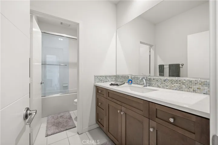 1068 Hampton, Costa Mesa, California 92627