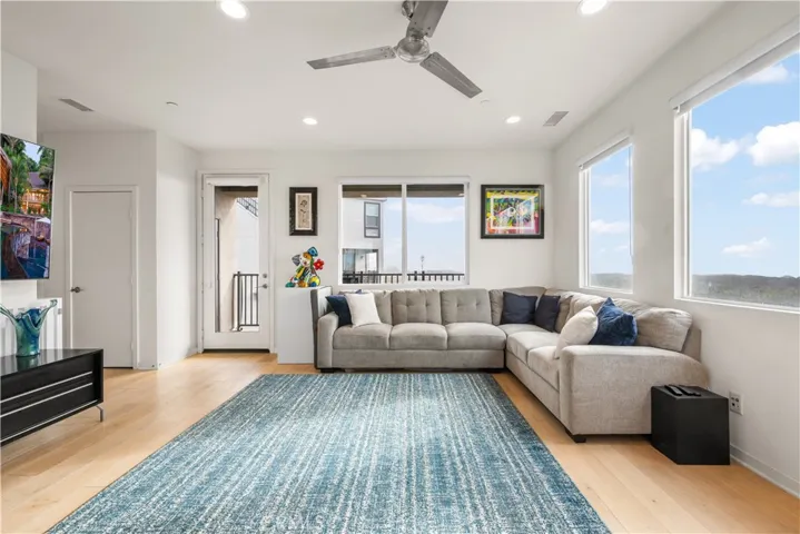 1068 Hampton, Costa Mesa, California 92627