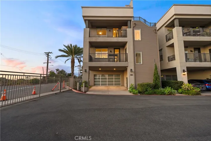 1068 Hampton, Costa Mesa, California 92627