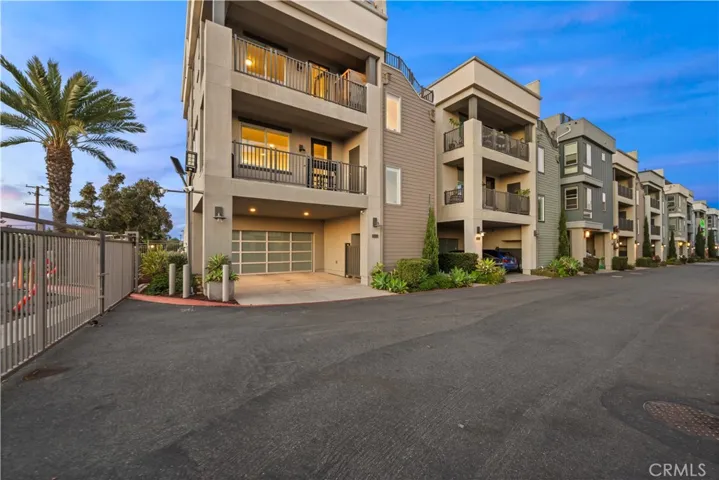 1068 Hampton, Costa Mesa, California 92627