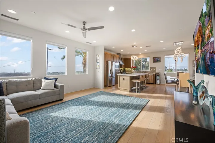 1068 Hampton, Costa Mesa, California 92627
