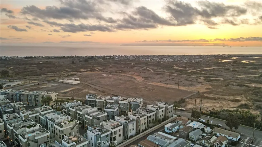 1068 Hampton, Costa Mesa, California 92627