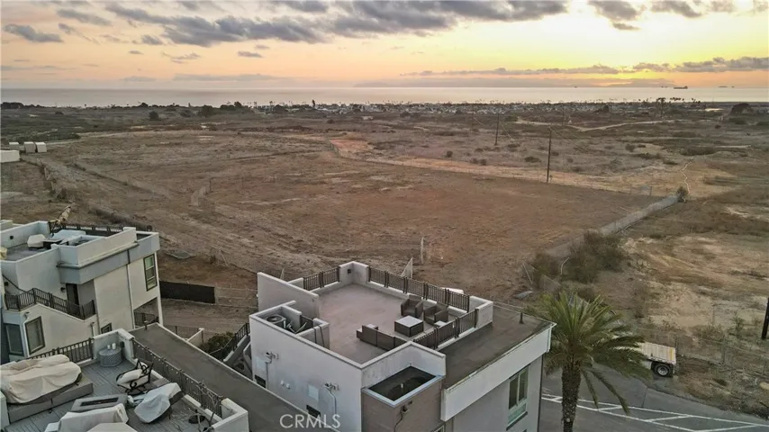 1068 Hampton, Costa Mesa, California 92627