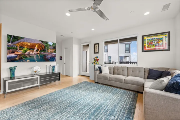 1068 Hampton, Costa Mesa, California 92627