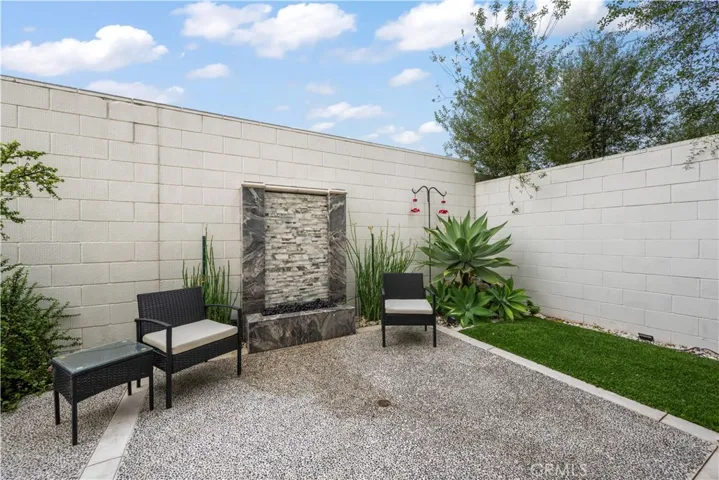 1068 Hampton, Costa Mesa, California 92627