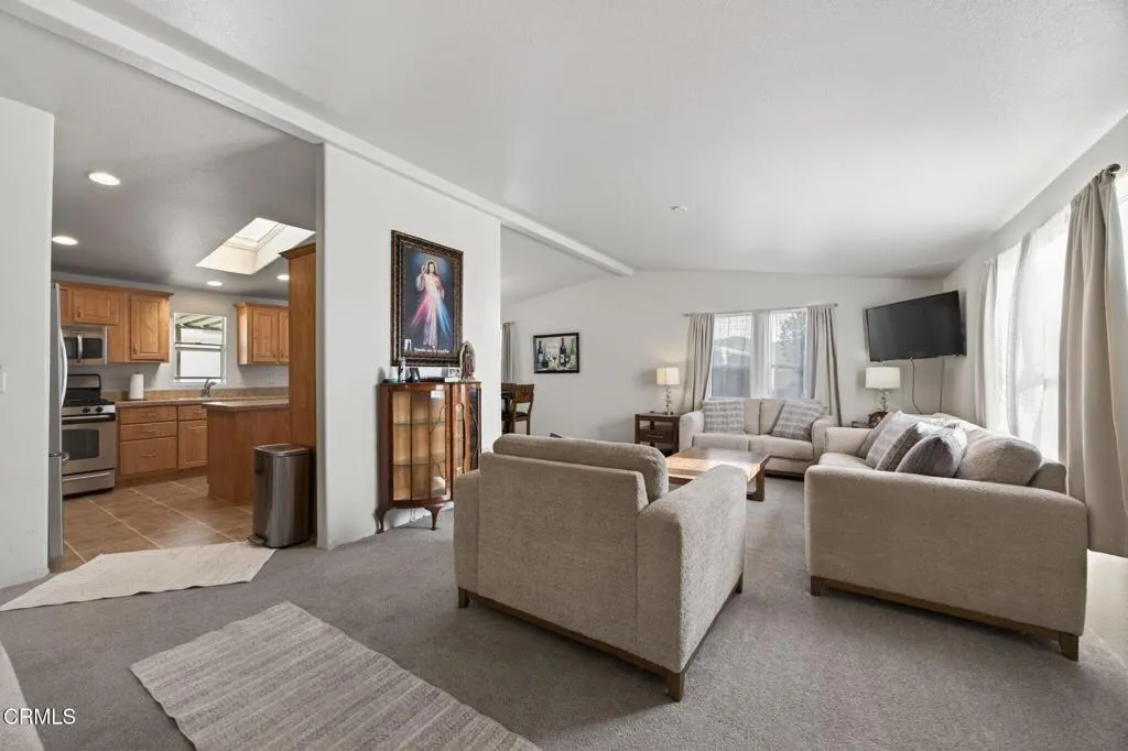 2-web-or-mls-UpmarketMedia-57Via-021