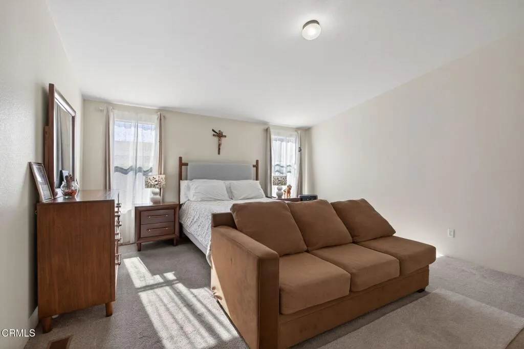 5-web-or-mls-UpmarketMedia-57Via-001