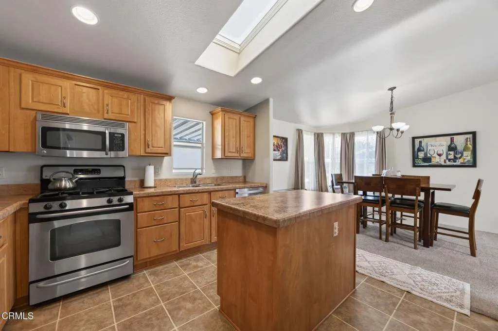 3-web-or-mls-UpmarketMedia-57Via-023